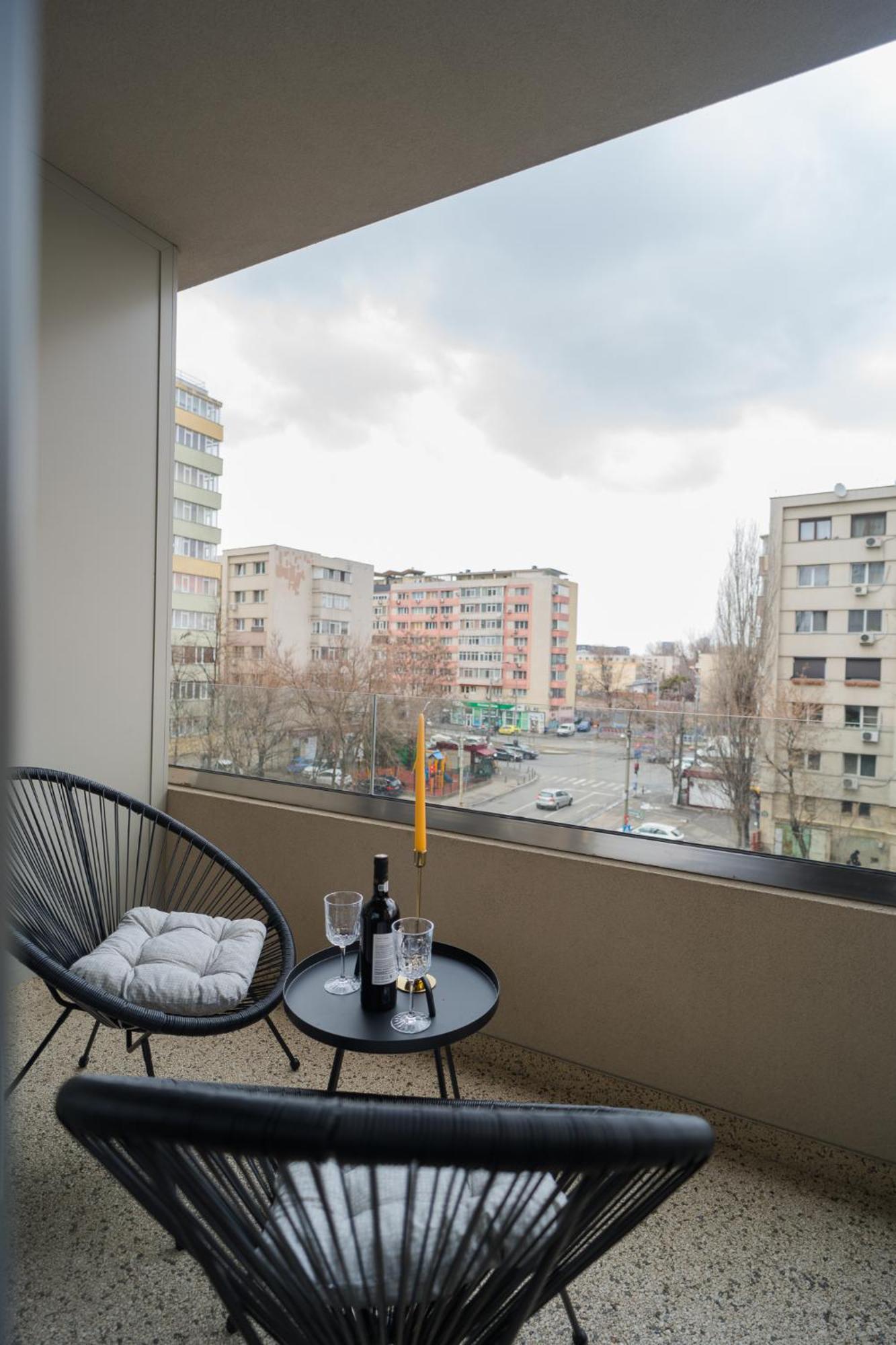 Central Apartments With City View & Large Balcony Бухарест Экстерьер фото