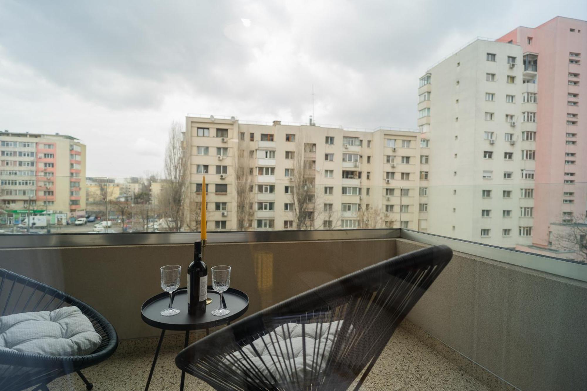 Central Apartments With City View & Large Balcony Бухарест Экстерьер фото